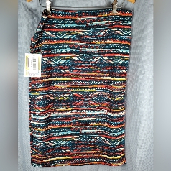 NWT Lularoe Cassie, green with multicolored design, size M - Picture 2 of 4